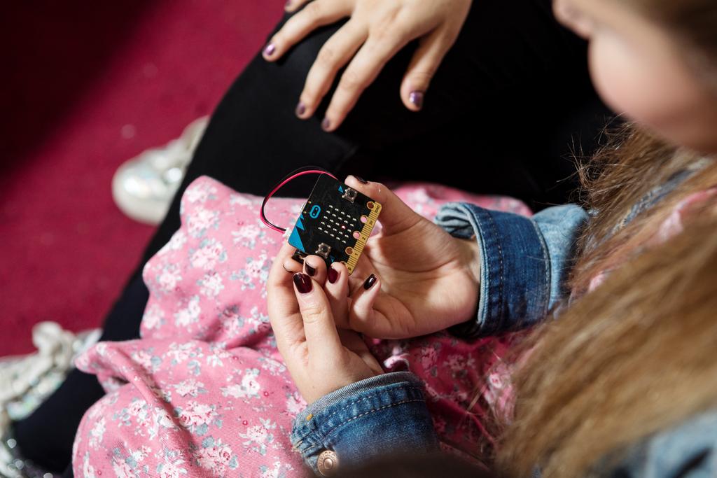 codeorg's tweet image. We’re so excited to announce we're working with @microbit_edu to integrate micro:bit with our App Lab! Soon you’ll be able to connect the physical world of lights, sensors and inputs to the virtual world of App Lab!