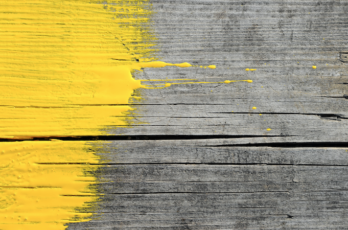 краска желтая. деревянные доски желтые. эмаль пф-115 5кг простокраска. желтая краска дерево. фотофон желтый.
