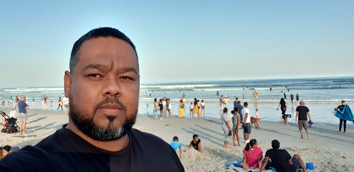 Llew_Johnson's tweet photo. #FamilyBeachDay with the #Sexiest #Confident wife ever! Not to mention fun was had with my crazy kids! I just had to take pics with my @SamsungMobileSA #GalaxyNote9 . #SummerLoading #withGalaxy #Beach #Fun #CapeTown #Family #Swim #swimming #TakenWithMyNote9 #Note9Photography https://t.co/ee81k1Hpg7