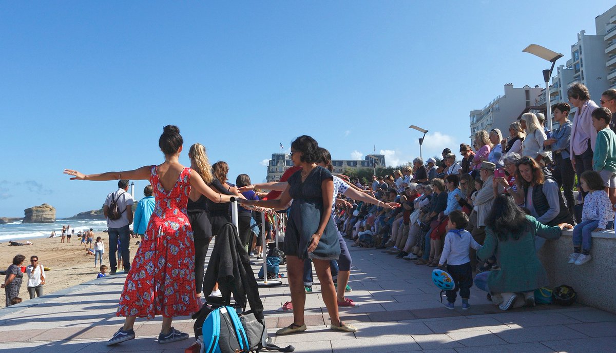 | RETOUR EN IMAGES | Le Temps d'Aimer la danse 2019
La Gigabarre avec le Malandain Ballet Biarritz hier matin à la Grande Plage de #Biarritz 😃

📷 Philippe Brunet
#BiarritzCulture #danse #gigabarre #gigabarrebiarritz  #malandainballetbiarritz #malandain #malandainballet