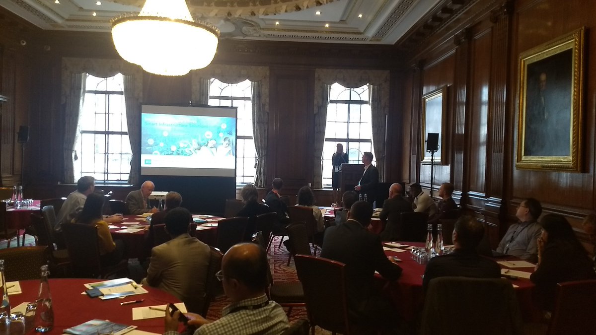 Kevin Reeves from #Costain: #digitaltwinexplained session just kicking off as part of #NDTDay 2019 #ICEDigitalEng