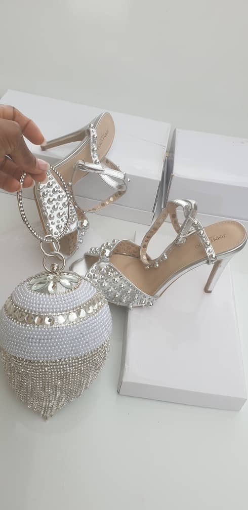 calidadh1's tweet photo. This beauties are currently available 
Shoe size:37-41
Bag:7500
Shoe:10500
Kindly retweet my customer might be on your timeline https://t.co/xbyvBv9ZsI