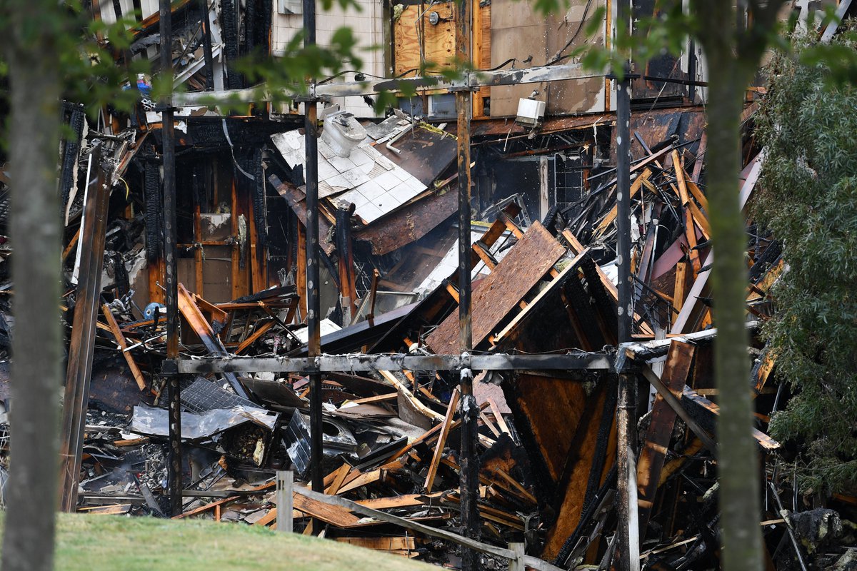Aftermath of #fire #sherbrookeway #thehamptons #worcesterpark #surrey <a href="/surreylive/">SURREY LIVE NEWS</a> <a href="/JPhillips_SJ/">Jamie Phillips</a> <a href="/DavidAJComeau/">Dave Comeau</a> <a href="/deanneblaylock/">Deanne Blaylock</a> <a href="/SmurfMySquirrel/">Tommy Smurthwaite</a>