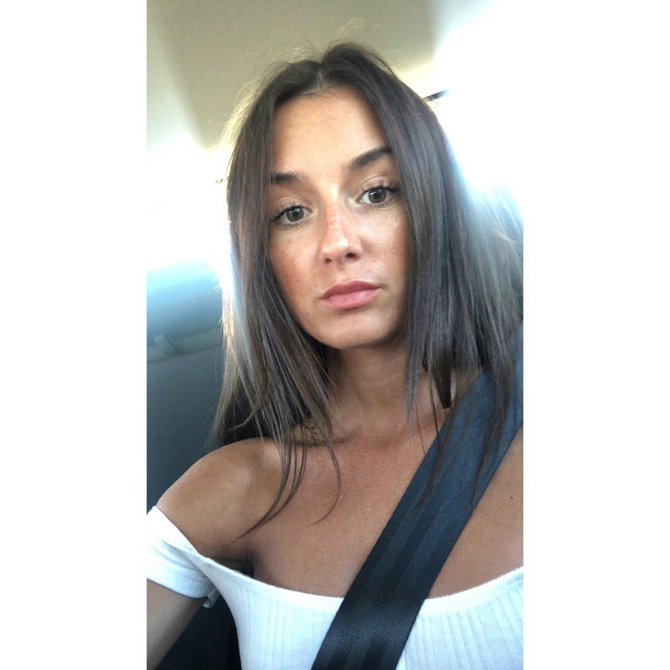 Nickimurphy25's tweet photo. 😢 on the way to the airport to come back to shitey scotland https://t.co/9ywHWs7xay