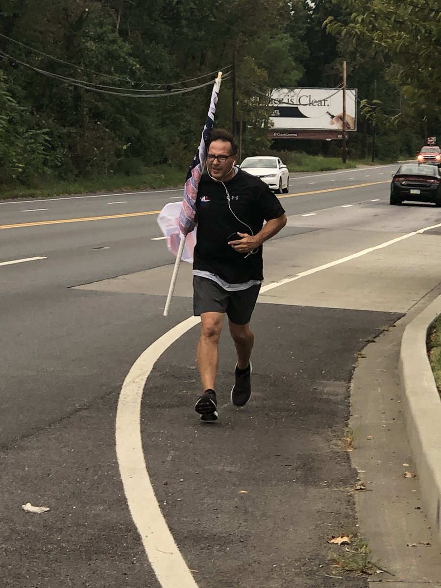 The911Promise's tweet photo. Run teams in action! #dctonyc #neverforget https://t.co/NQ3IE5Kt93