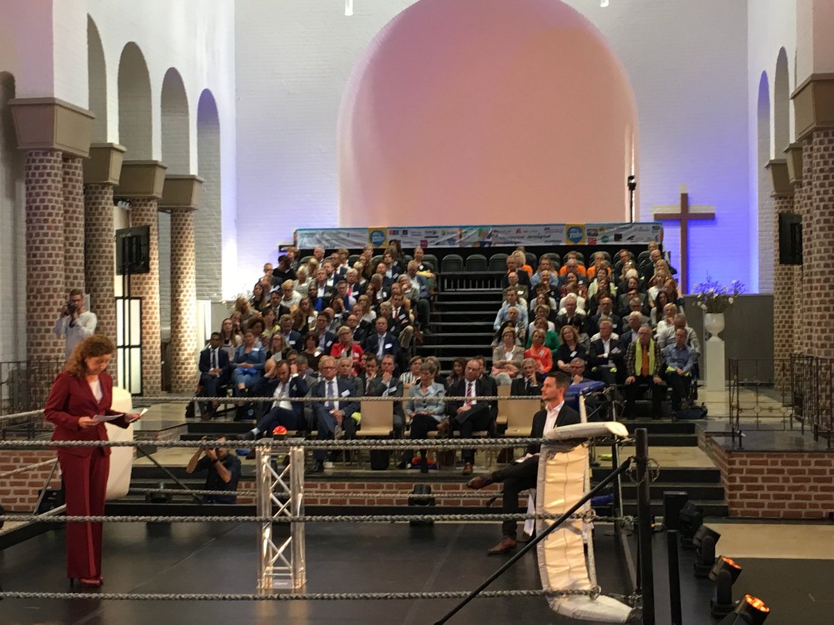 Opening van het mbo-jaar met ⁦<a href="/ivanengelshoven/">Ingrid van Engelshoven</a>⁩ over innovatie, onderwijs &amp; arbeidsmarkt en jezelf leren ontdekken ⁦<a href="/Ditismbo/">Dit is mbo</a>⁩ ⁦<a href="/MBORaad/">MBO Raad</a>⁩. Mag en kan ook leuk #seriousgaming 😀