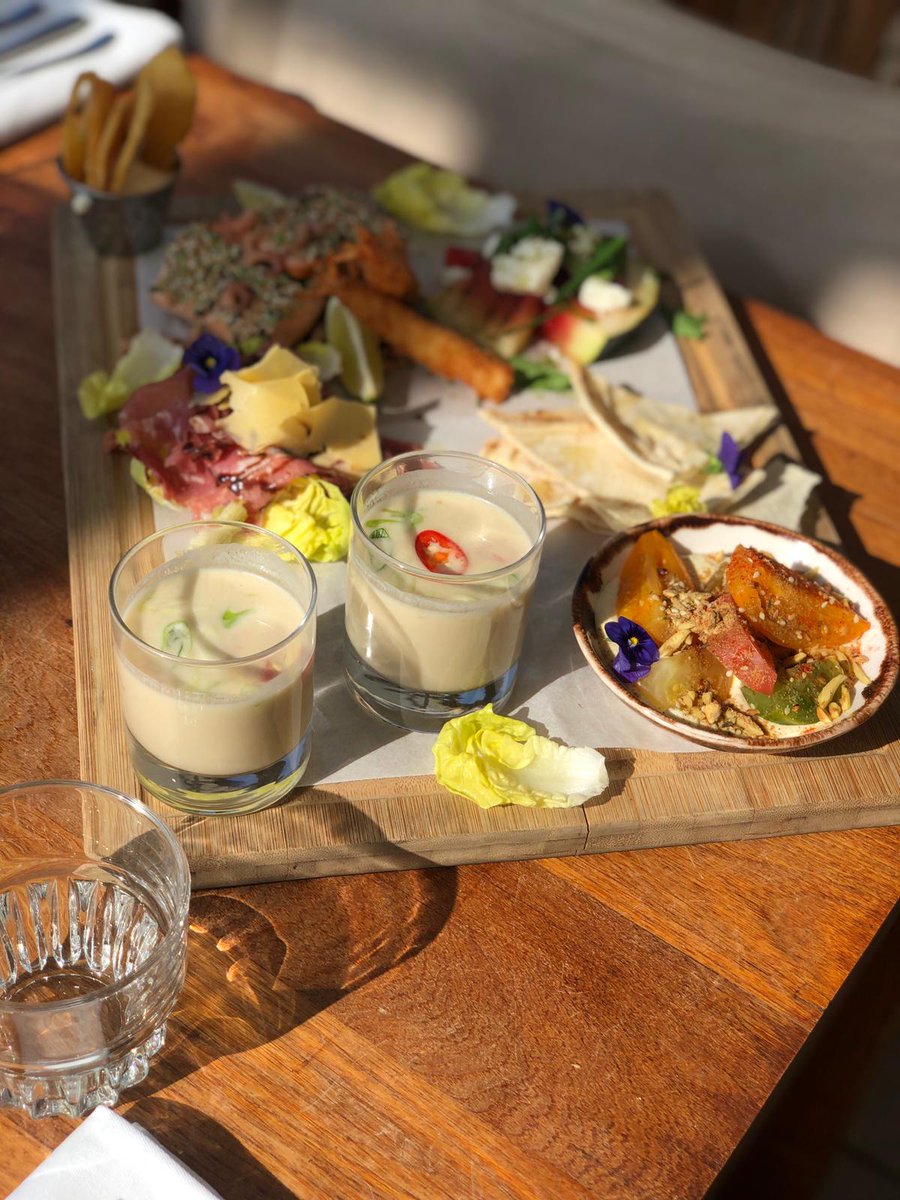 ★★ INDIAN SUMMER LUNCH PLATTER ★★

It's #lunchtime Geniet samen - van maandag t/m vrijdag - van deze platter vol lekkers incl. een healthy slow juice voor maar €12,50 p.p. 😋 

Reserveren doe je gemakkelijk online: briesnoordwijk.nl/contact/reserv…