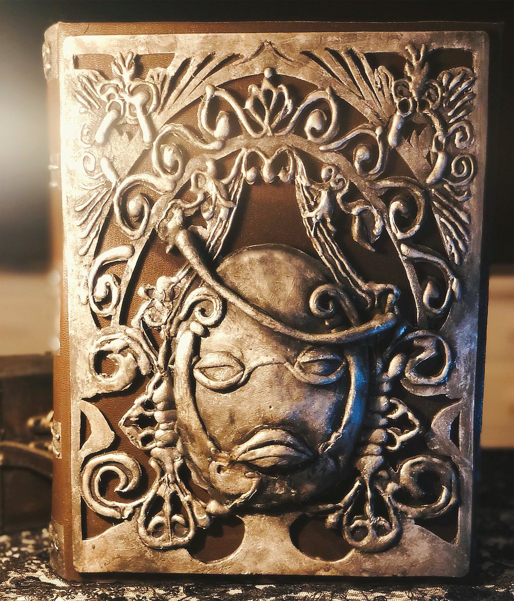 ゼルス ニーアレプリカントより白の書完成しました シロ 土台の地獄の 切り絵とグルーガンに苦労したけどそれを乗り越えて以降の作業はとても作るのが楽しかった 地味にちゃんと開けます Tgsに連れて行きます T Co Rnadralzex