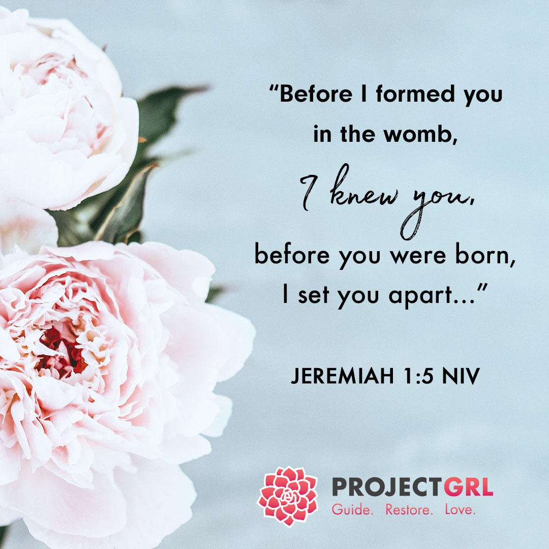 JoyceMeyer's tweet photo. God knows everything about us. He knows every mistake we will ever make, and He still loves and chooses us. Don't be afraid that God is angry with you; start believing that He approves of you. Do it in faith! #ProjectGRL #JoyceQuote https://t.co/f83lMCqGrF
