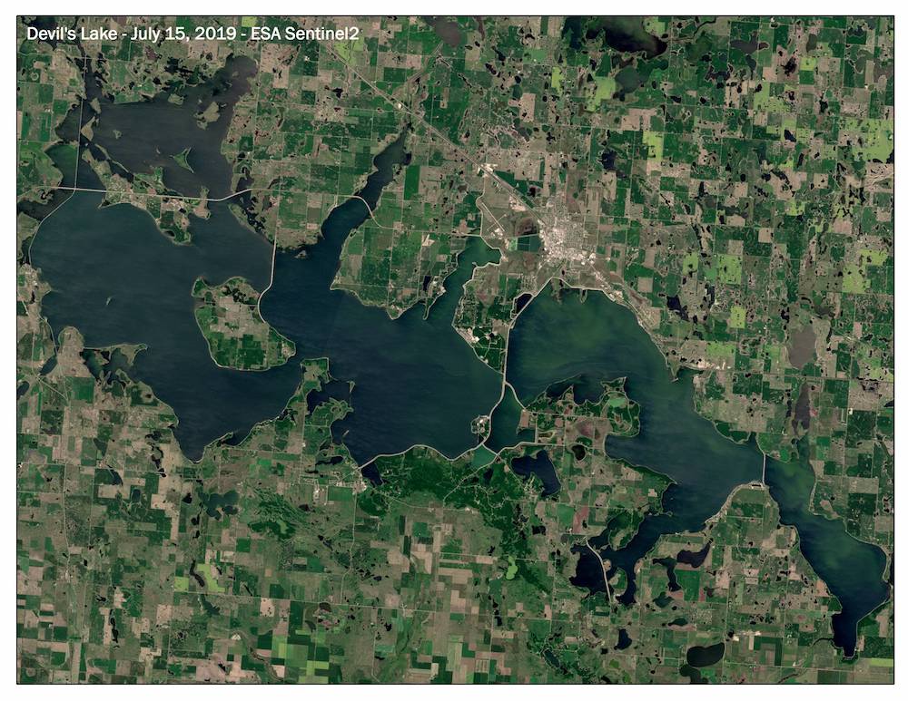 ewg's tweet photo. An #algae advisory was issued for Devils Lake, N.D. on July 25, when microcystin levels were >10 micrograms per liter. The lake is surrounded by farmland—fertilizer/manure runoff is a major cause of #toxicalgae. For more: https://t.co/vrrh1RJTG2 #agimpacts #tacklingtoxicalgae https://t.co/ZJoCnNEPJn