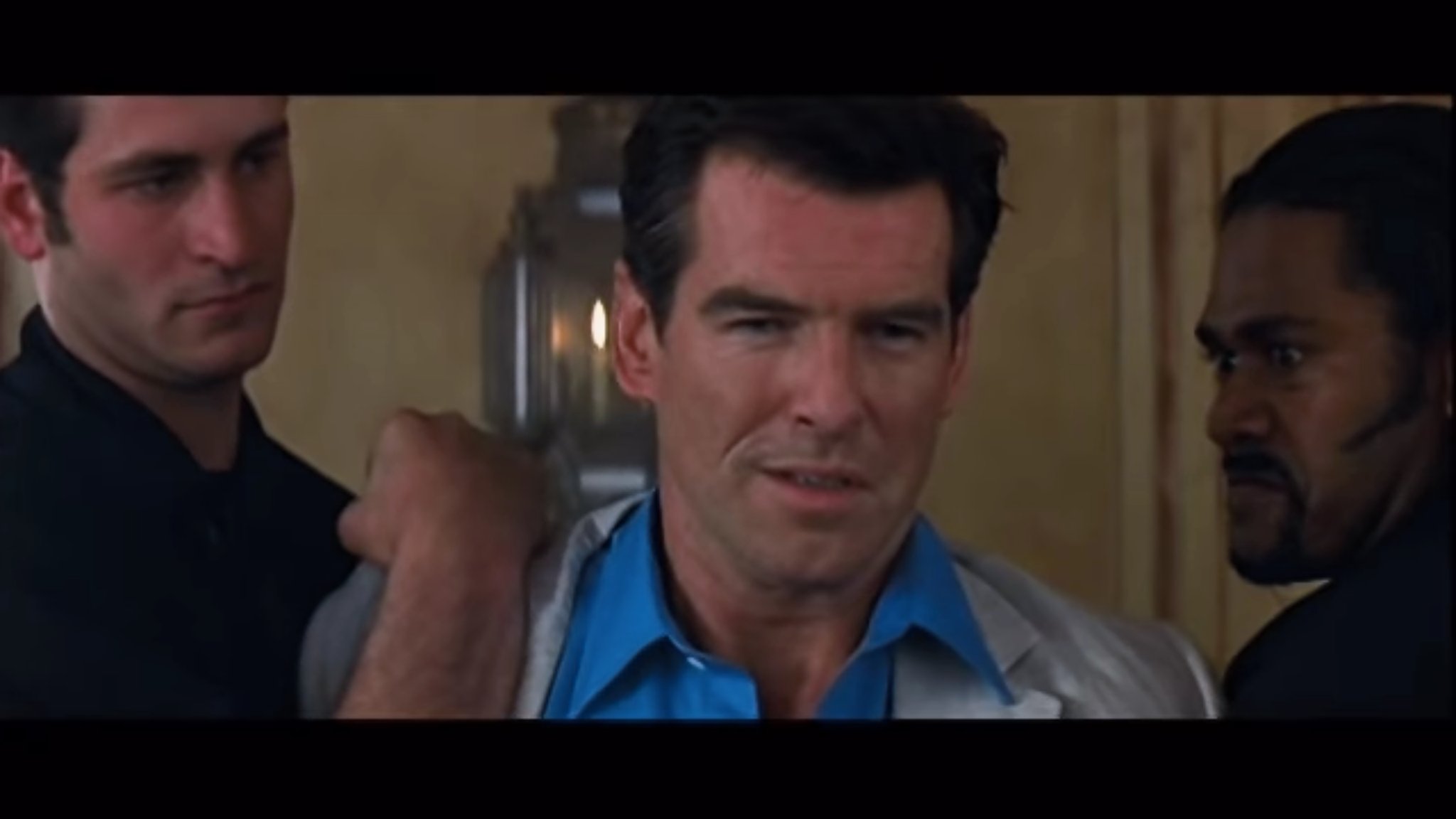 ヒート໒ おまえらが思う映画の名言教えろ 007 The World Is Not Enough 敵に捕まり拘束された ジェームズ ボンド エレクトラ 敵 もし私の味方になってくれていれば 世界をプレゼントしたのに それに対しての返し ボンド The World Is Not