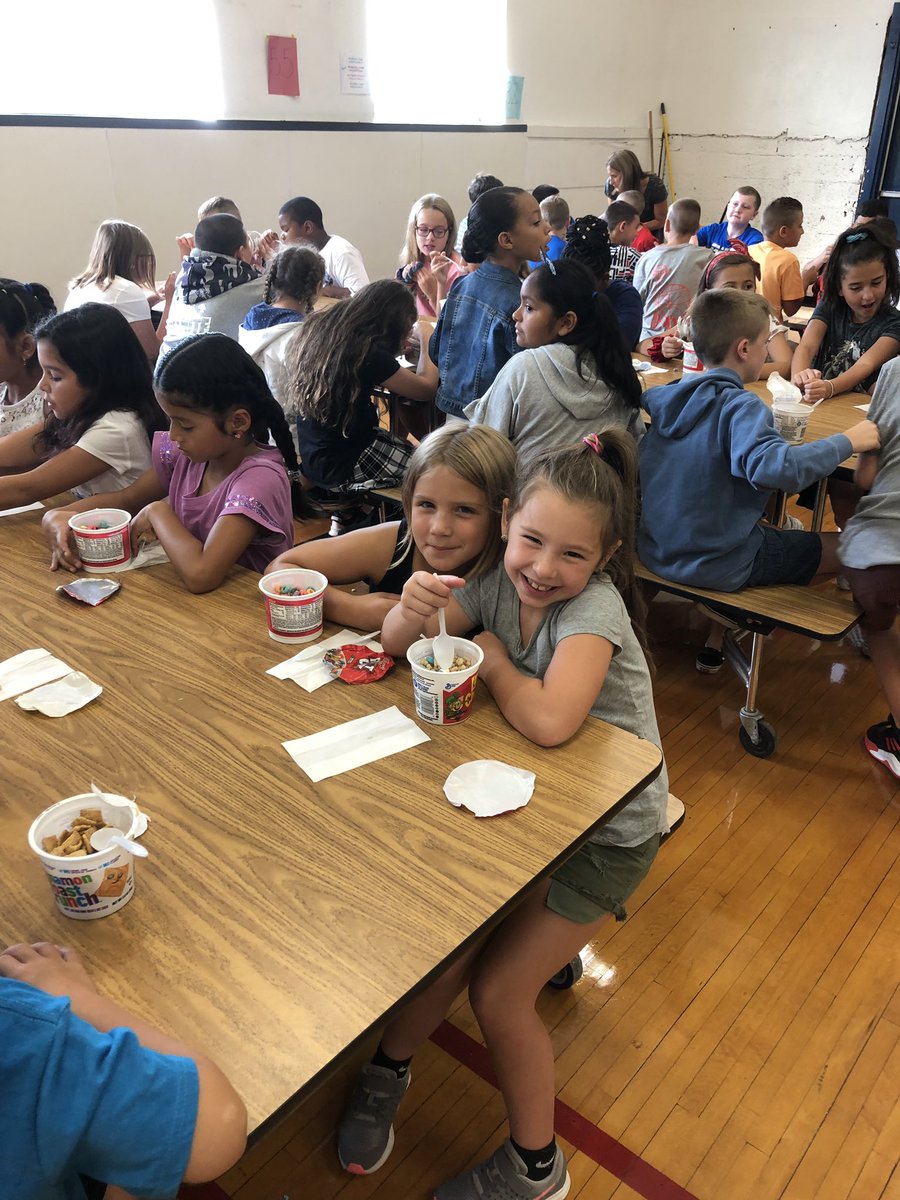SantapogueWB's tweet photo. Welcome Back Breakfast! Santapogue is so lucky to have the best PTA!!!!!
#breakfastforeveryone https://t.co/yYQTlVWUAP