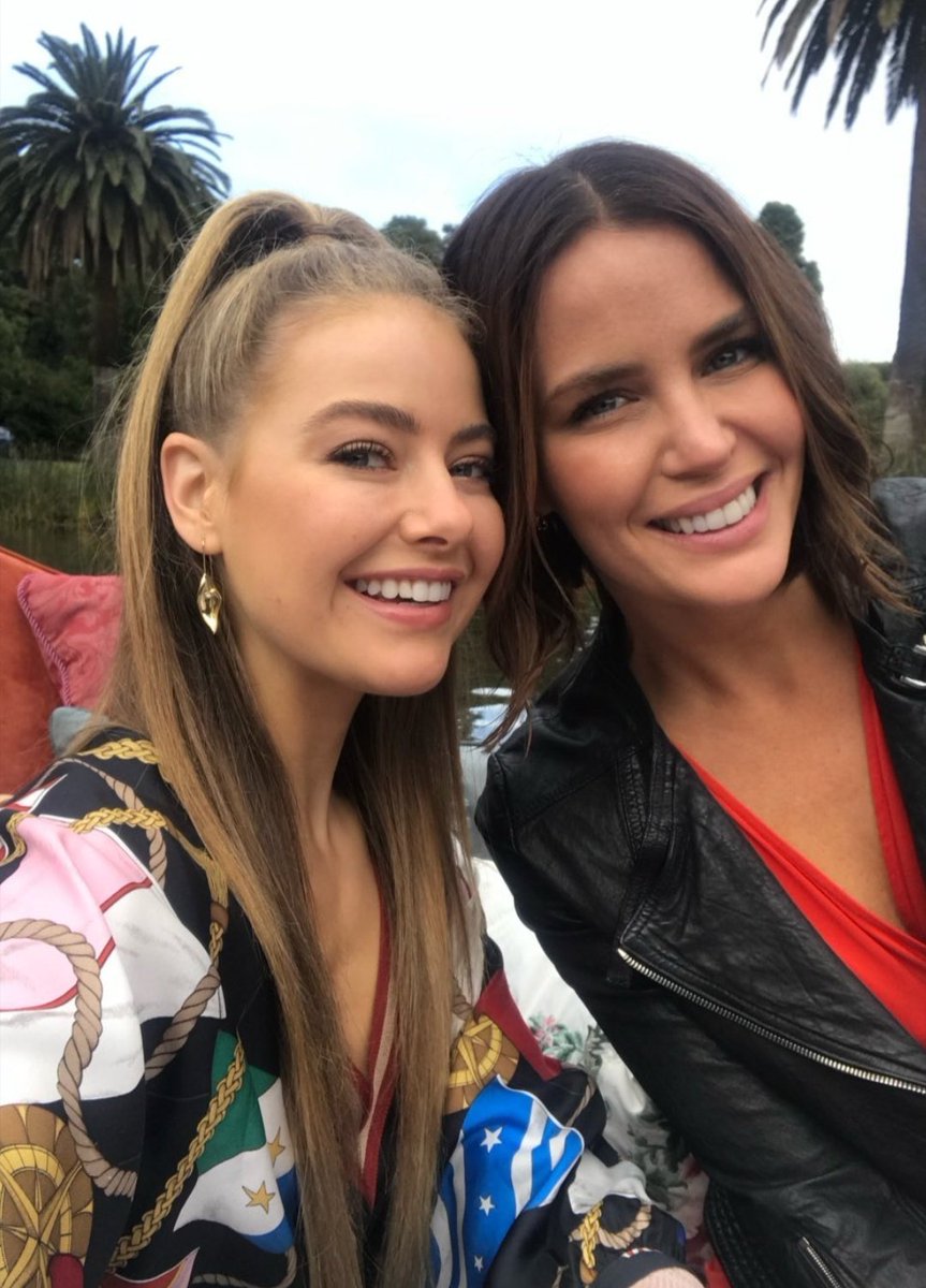 _SOU1MATE_'s tweet photo. Elly is coming back in a few weeks and is ready to win Chloe back 👭🙊💘

Just saying 🤷‍♀️🥰

@AprilRPengilly 
@neighbours
@NeighboursTV

#Neighbours #Chelly #LGBTQ #LoveIsLove #LoveWins #RepresentationMatters #GirlsLikeGirls #Soulmates #Bisexuell #Jopril https://t.co/7kd1uTTf1Y