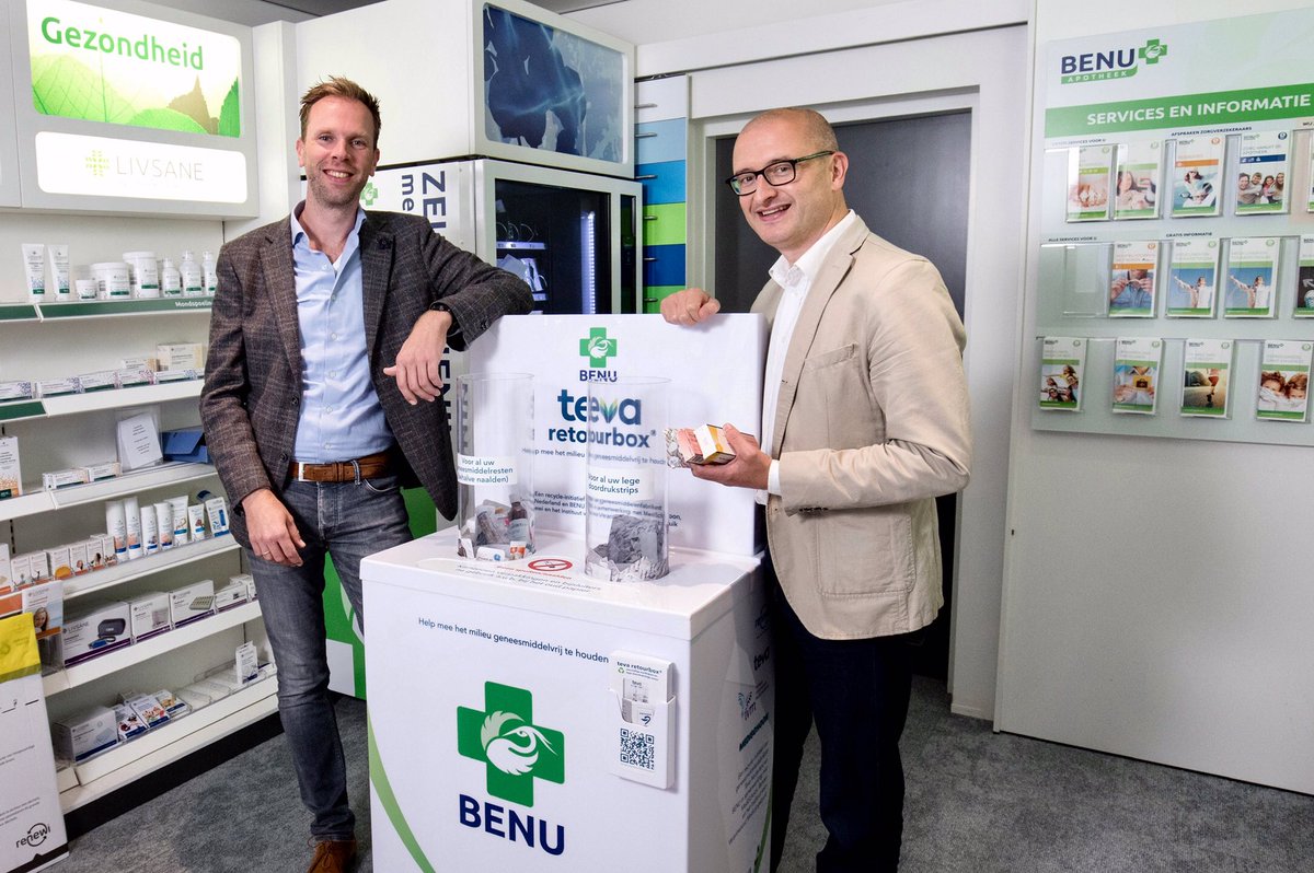 huibhas's tweet photo. Gezamenlijk kondigen wij vandaag de BENU Teva Retourbox aan. We zijn trots (en blij voor het milieu) dat dit nuttige project zo goed landt bij Nederlandse apotheken en patiënten.
#MediSchoon #Medicijngebruik #RIVM #BENU #medicijnresten #duurzamezorg #recycling #Renewi #BOGIN https://t.co/3rlLICnJEs