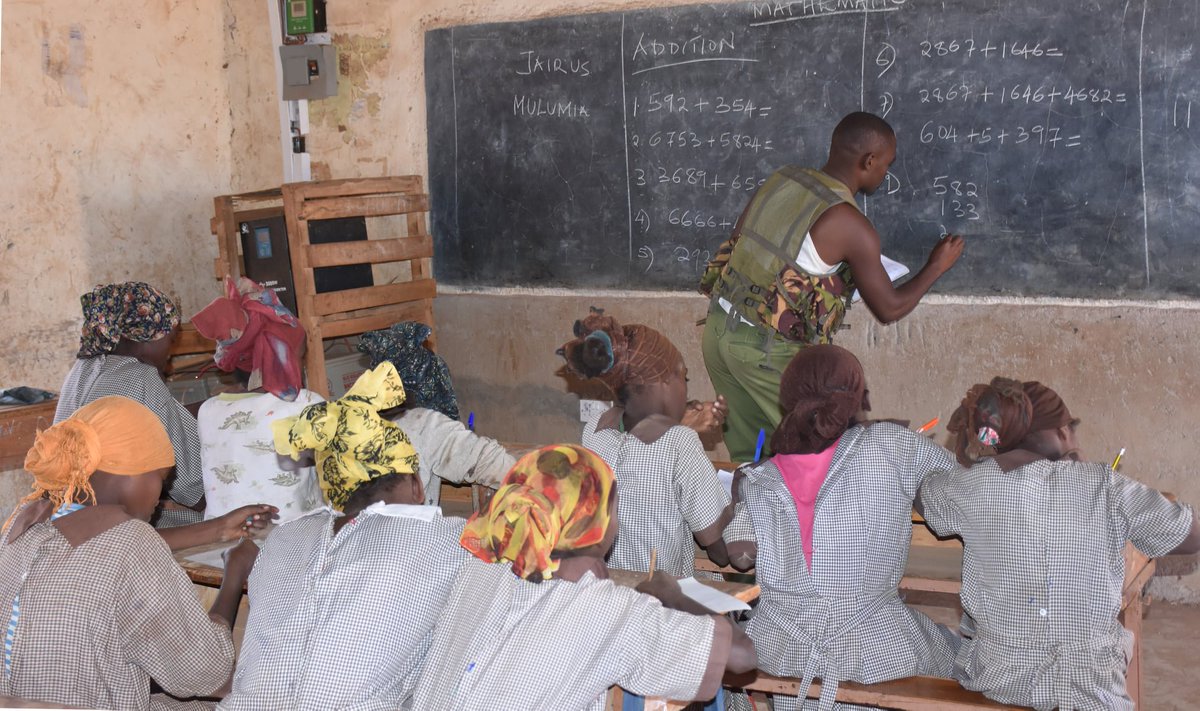 Jairus Mulumia, a Kenyan Police officer who was deployed at Forole Primary School located at the Kenyan-Ethiopian boarder began teaching Mathematics to class 5 pupils after seeing them idling in class. <a href="/NPSOfficial_KE/">National Police Service-Kenya</a> 

Photo: Education Development Trust - Africa
#tukonews