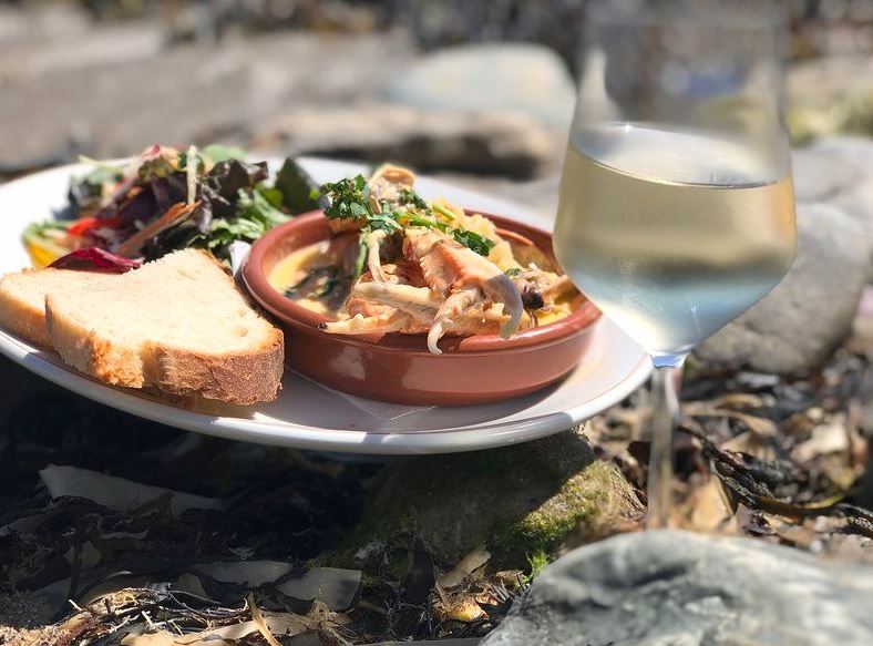 VFIpubs's tweet photo. Well done to everyone @thestrandcahore in Gorey, Wexford who has been revealed as 'Best Food Pub' winner in the South East region @IrishPub_Awards #IrishPubAwards2019 #BestFoodPub #Winners #Wexford https://t.co/PighL02ltI