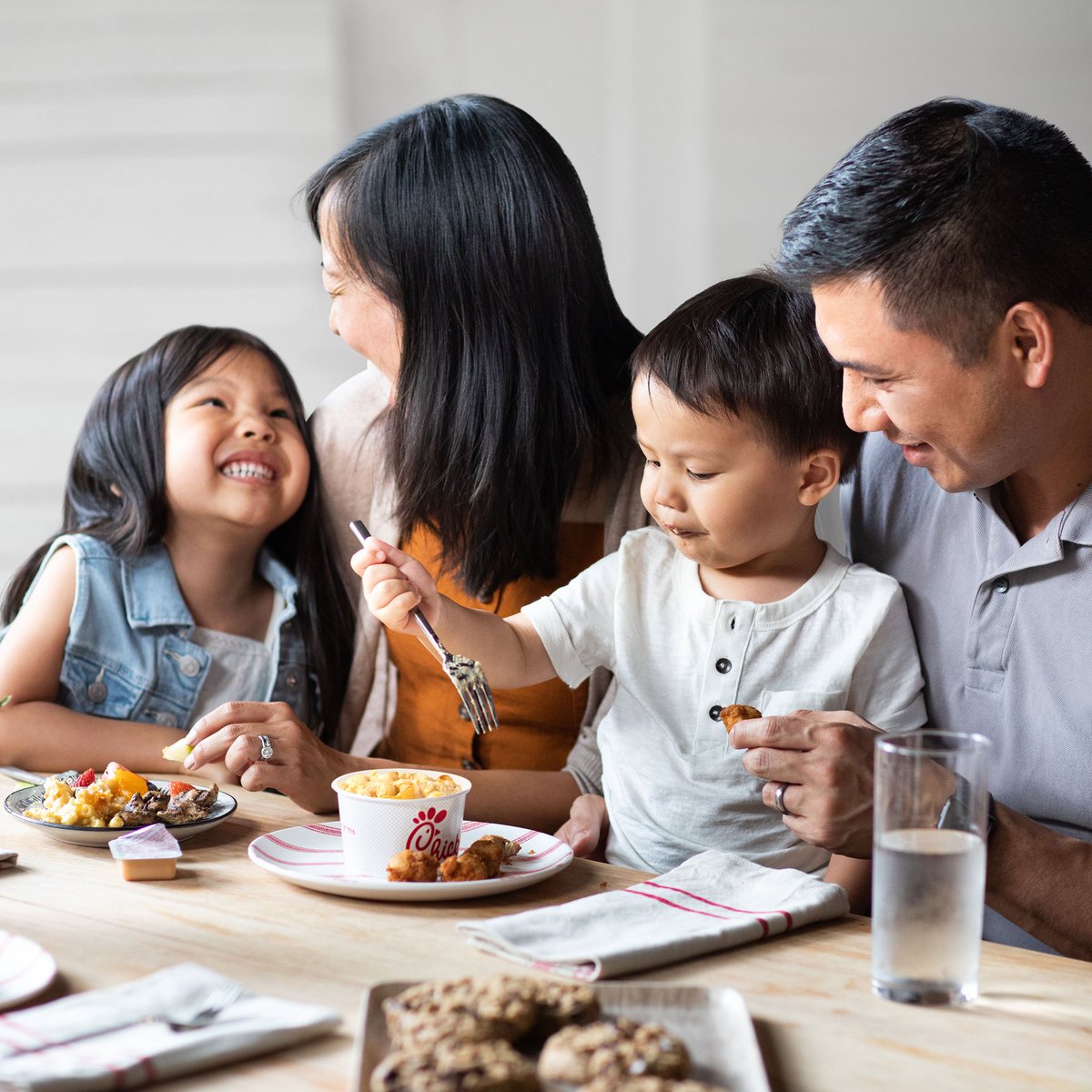 CFADedham's tweet photo. For this busy back to school season take advantage of the convenience of placing your order of Mac &amp; Cheese and Grilled Nuggets with the Chick-fil-A App. Your children will love it and you will have time for your family! #CFADedham #whatsfordinner https://t.co/0V5NbK1zbD