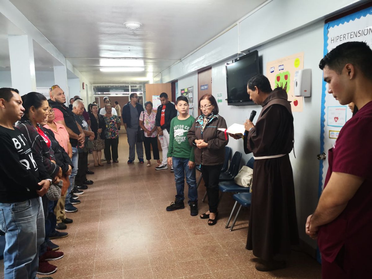 CSSPanama's tweet photo. En la Policlínica Ernesto Pérez de Boquete, personal de odontología inicia semana de la salud bucal con docencia a usuarios, misa y murales alusivos. https://t.co/O8NI7lG10y