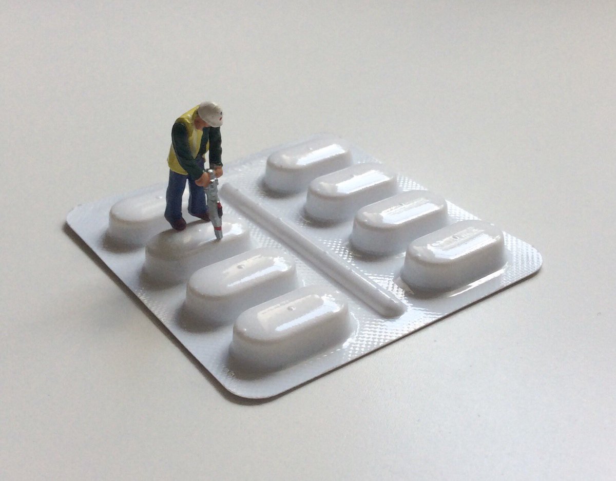ASlinkachu's tweet photo. Desperation #slinkachu #slinkachuinspired #inspiredbyslinkachu #littlepeoplebigworld https://t.co/AgrWpM3c8T