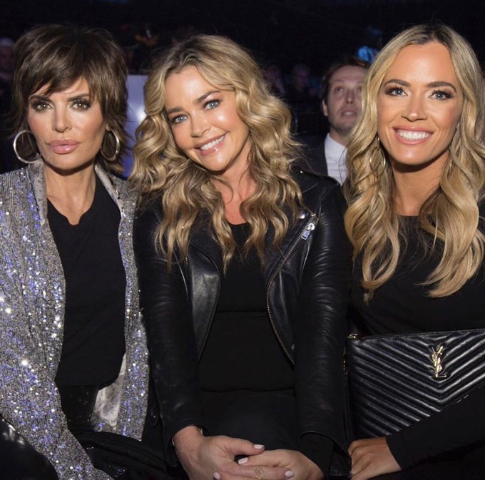 I had so much fun with these ladies at fashion week 💜 #NYFW #fashionweek https://t.co/bOvjmUsfR0<a href="/tag/fashionweek"class="tags"><span>#fashionweek</span></a><a href="/tag/nyfw"class="tags"><span>#nyfw</span></a>