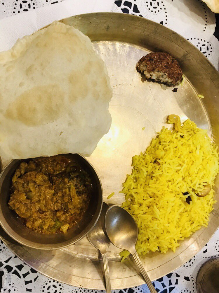 the_soniverse's tweet photo. When there's so much of amazing food, you just can't resist... Love it was ❤️ #PostoBora #Luchi #AluPosto #BasantiPulao https://t.co/wdUlpoidpw