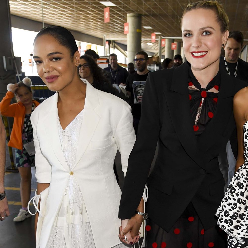 dorothysnarker's tweet image. Kristen Stewart was told if she stopped holding hands with women she could get a Marvel movie. So here are a bunch of Marvel women holding hands because FUCK HOMOPHOBIA.