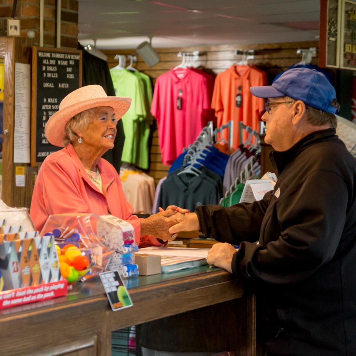 brightleafgolf1's tweet photo. Service with a smile never goes out of style. https://t.co/dwQq3pdGuQ