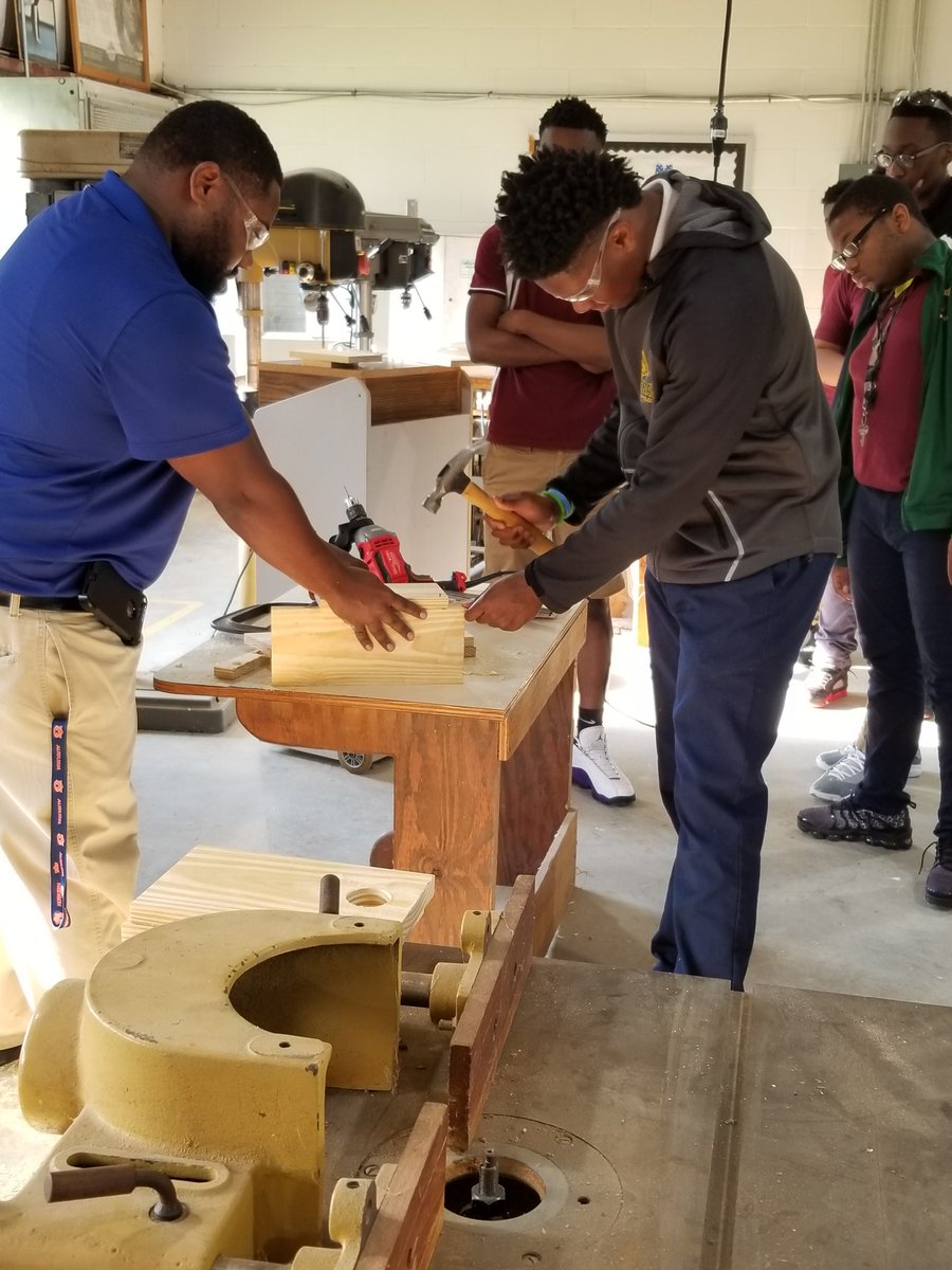 DirectorBake's tweet photo. Our students are hands on in our Agriscience class making bird houses. Great job Mr. Thomas #45ctc #careertechfun https://t.co/4TbubmAzy2