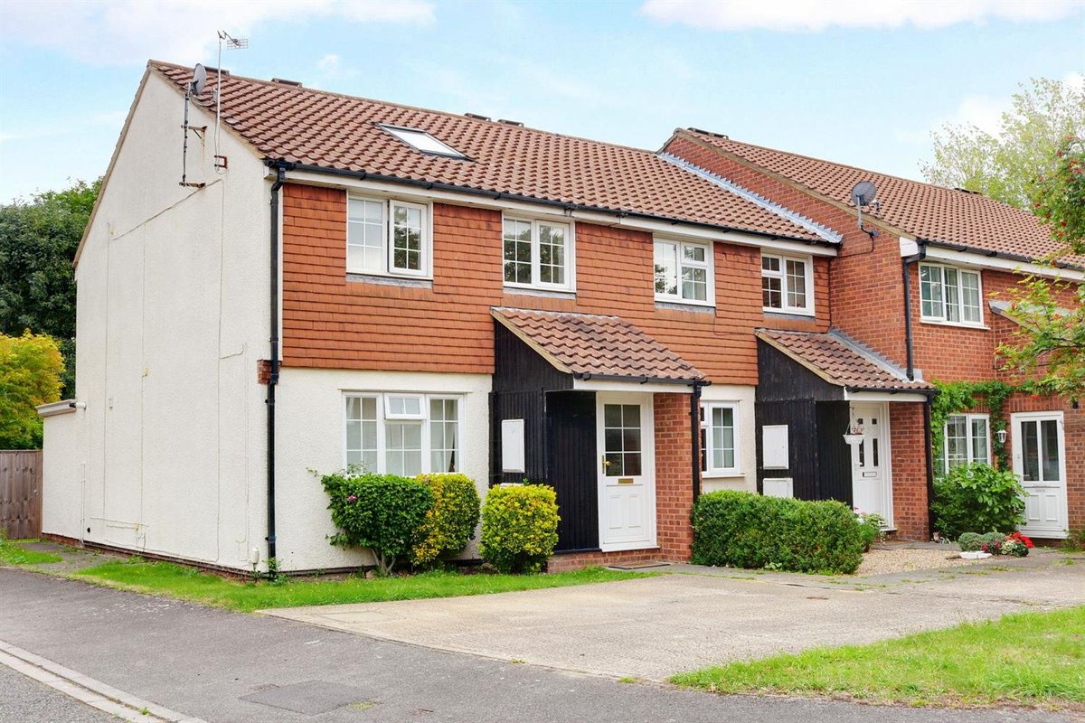 A three bedroom end-terrace home located just off Cherry Hinton Road, with large open plan living space and a private garden overlooking open woodland. flinklp.haart.co.uk/ForSaleV5/?pro…