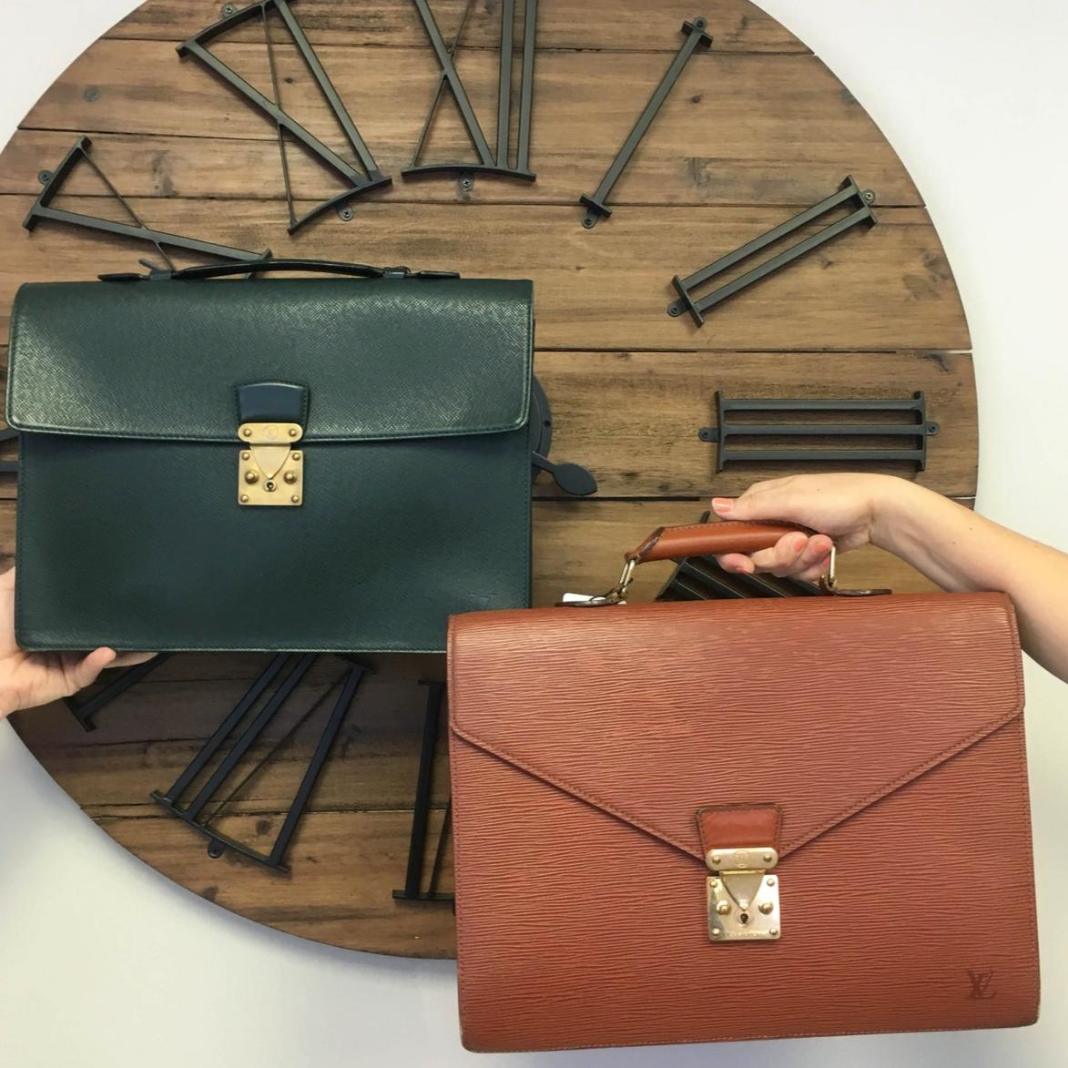 MarqueLuxury's tweet photo. Time to jump into another WORK WEEK! Don't forget your BRIEFCASE!💼❤️ 
#MARQUE #JoyInLuxury #PreLoved #LouisVuitton 
#louisvuittonbriefcase #louisvuittonbag #lvepileather  #louisvuittonaddict #bossbabe #luxury #designerlifestyle #luxuryonabudget #prelovedbags #usedisthenewnew https://t.co/IgXJp0s8Tb