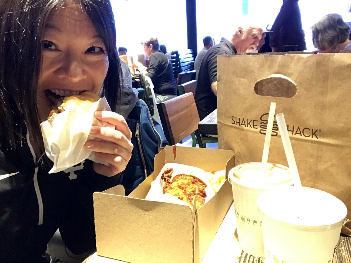 Hummmmmbaby's tweet photo. First airport meal of the Fall @TwitterU recruiting season! Layovers arenโt so bad ๐ Thanks @shakeshack ๐ ๐ ๐ฅ You definitely brought the fries!
Next up #UTAustinTweetUp https://t.co/Z2Wol6RDXS