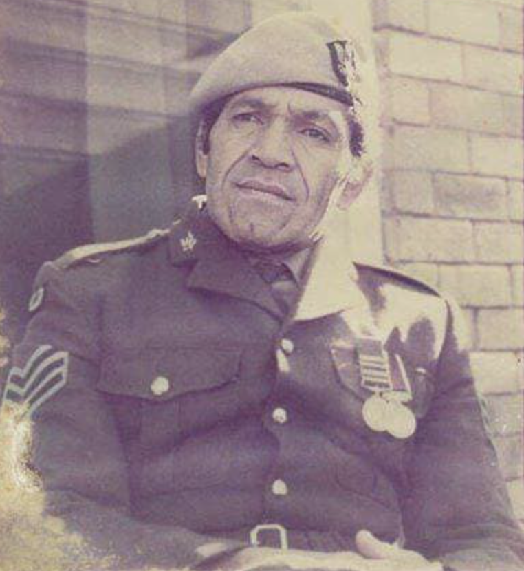 MichaelFieldNZ's tweet photo. Shadowy Fijian special forces soldier with key role in Speight 2000 coup issues new photo of himself in British SAS uniform defending role in multiple 1971 Northern Ireland murders. Briefly jailed in Fiji, never revealed Irish mission. His hashtags: #SAS #supportParas https://t.co/c60fQHpXP1