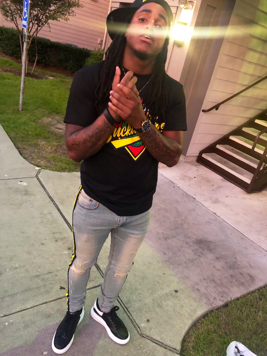 Terio_27's tweet photo. everything you see is profit cause we started from nothing .. 💪🏾💸 #HumbledBeasts🖤 #FamilyBusiness📈#PropsEnt😈 https://t.co/W3BcBicxQe