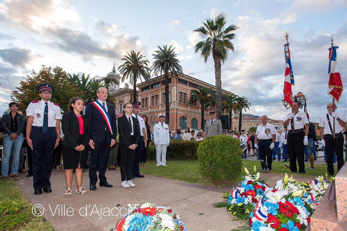 VilledAjaccio's tweet photo. Hommage|🌹
🎖️ 9 septembre 1943
Le 76e anniversaire de la Libération d’#Ajaccio et de l’Insurrection libératrice a été commémoré aujourd'hui sur le port Tino Rossi, face au monument de la Résistance !
📽️L'histoire avec @FTViaStella   : https://t.co/VUTQAfvOYk
#liberation #corse https://t.co/ZmBZMnzPIi