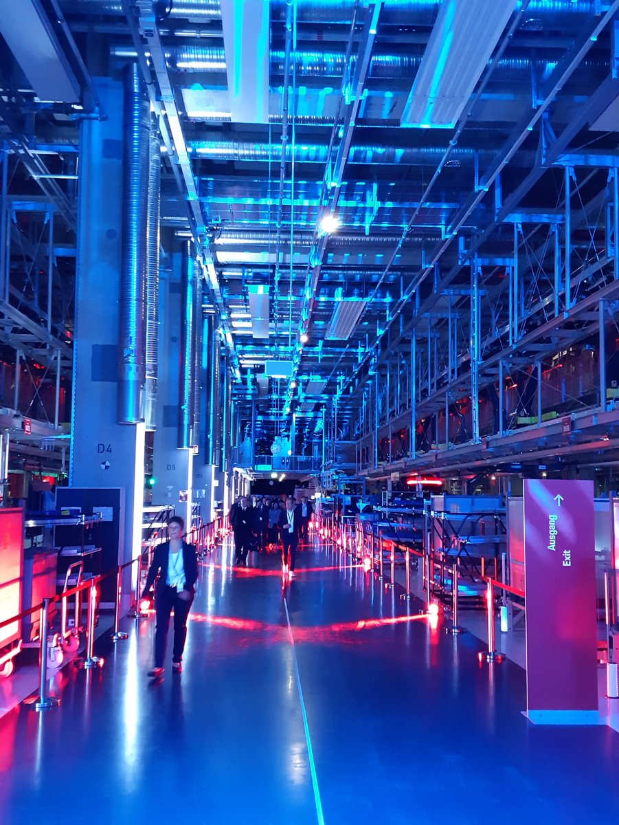 VDL_BusCoach's tweet photo. Today was the official opening of the factory of @Porsche, where the new electric #Porsche will be made. Hundreds of journalists from all over the world were brought to various locations with electric VDL #Citeas. We are very proud to have contributed to this great event! https://t.co/PHk292EAWp