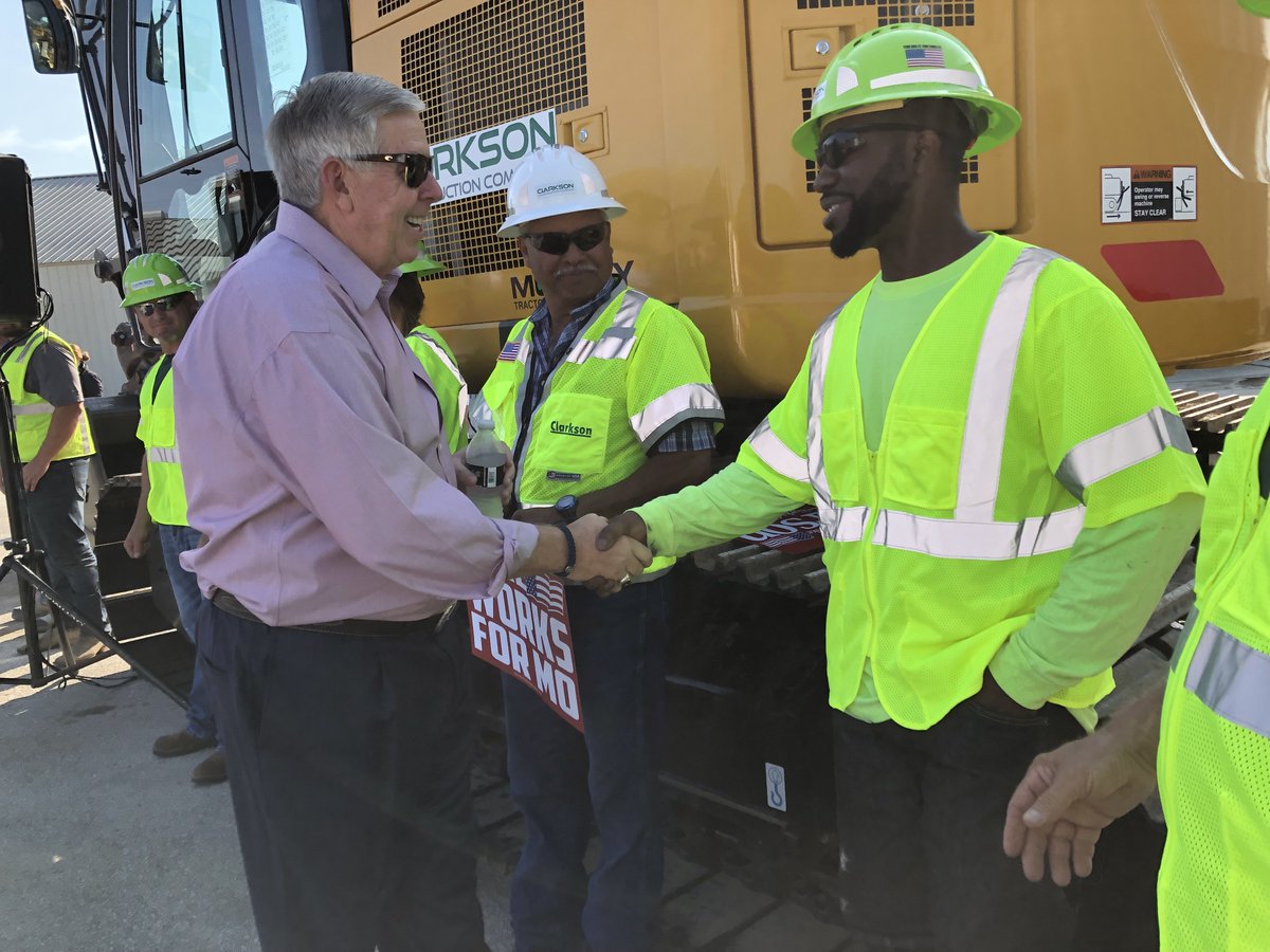 mikeparson's tweet photo. Had a great first stop on our #WorksforMO Announcement Tour. Workers are taking advantage of new workforce development initiatives and we’re connecting communities by rebuilding our crumbling infrastructure. Thanks to @ClarksonBuilds for hosting.  #mogov #mikeworks #team57 https://t.co/VKP9yrI99w