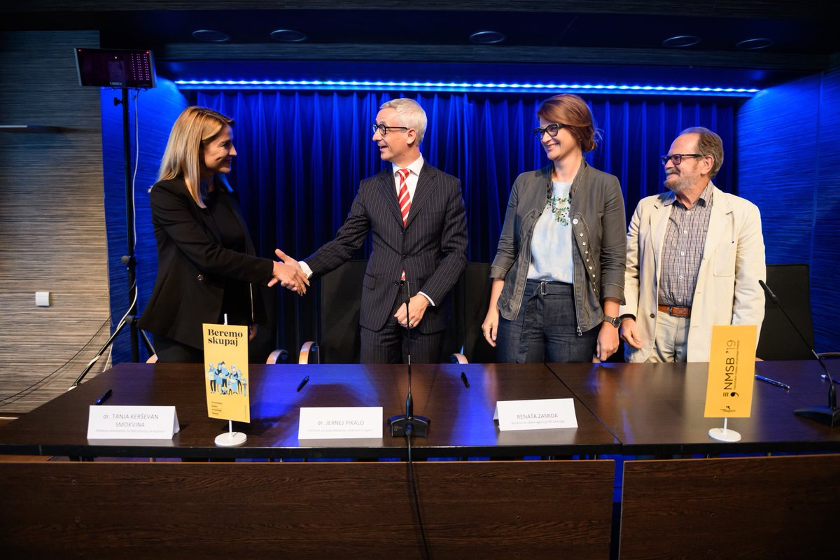 mk_gov_si's tweet photo. Na medresorski novinarski konferenci ob mednarodnem dnevu pismenosti se je Slovenija s projektom Nacionalni mesec skupnega branja Beremo skupaj pridružila evropski kampanji spodbujanja branja. #EURead https://t.co/TIzS0pYnA0