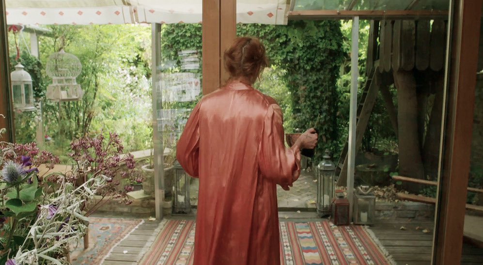 ultragloss's tweet photo. somehow florence welch’s house looks exactly like i thought it would https://t.co/SFR0JRL6T0