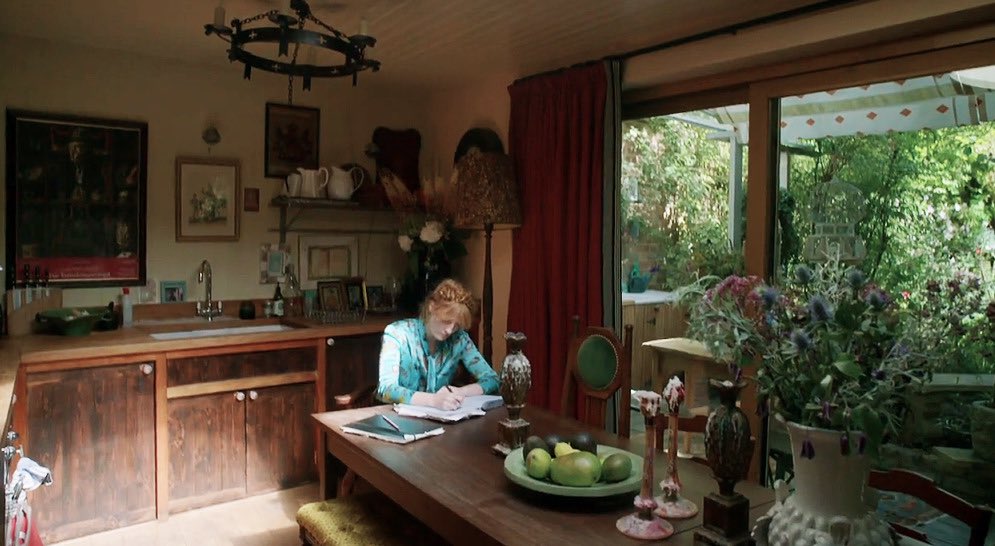 ultragloss's tweet photo. somehow florence welch’s house looks exactly like i thought it would https://t.co/SFR0JRL6T0