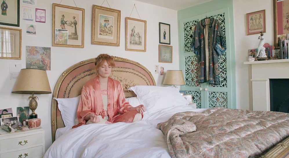 ultragloss's tweet photo. somehow florence welch’s house looks exactly like i thought it would https://t.co/SFR0JRL6T0