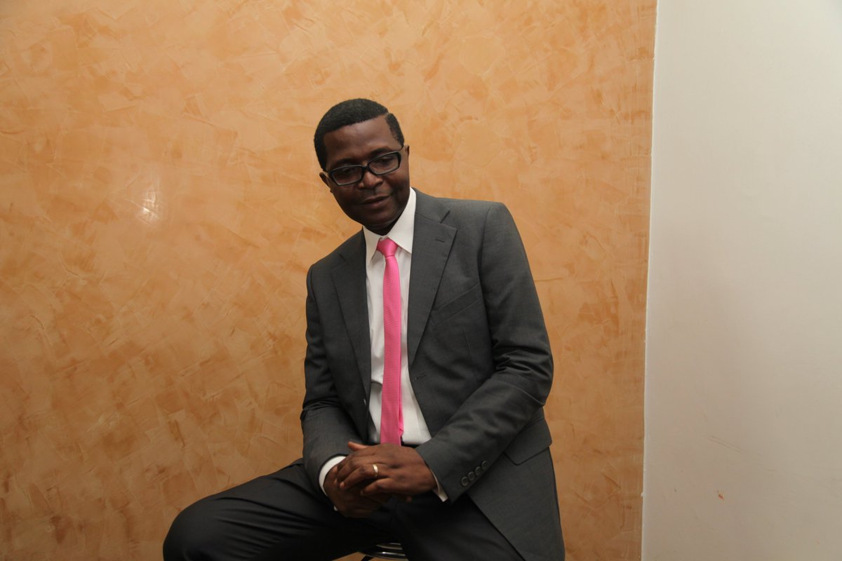 showafrica.info/tribune-pour-s…
L'artiste <a href="/JuliusEssoka/">Julius Essoka 😇</a>, qui est aussi un fin connaisseur des arcanes de l'industrie musicale, explore des pistes de solution pour gommer cette image misérabiliste qui colle malheureusement à la peau de plusieurs de nos créateurs des œuvres de l'esprit.