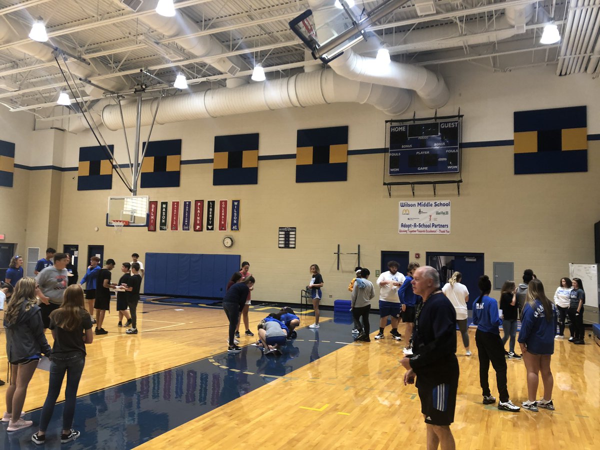 Hamilton_WMS's tweet photo. Thank you to @HHSExScience and the exercise science classes for coming to WMS today to help our PE classes with their fitness testing. #BigBlueOneTheMove #GoKnights https://t.co/kzLvfw3iDV