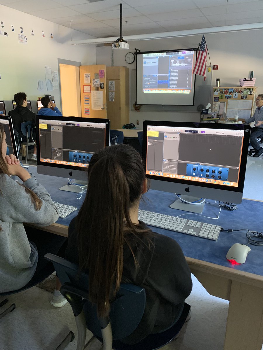 KennedyWildcats's tweet photo. Using GarageBand in Mr. E’s. 8th grade music class #futurecomposers #musicediting https://t.co/6nfTYwSNbJ