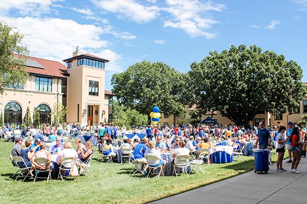 JBSchool's tweet photo. About 850 attended our annual JBS family picnic on Saturday. The formula: good food, blue skies, moderate temperatures and great performances by our athletic teams. Here are photos and a video that capture the day's events — enjoy! https://t.co/sq3Pa8XW9j https://t.co/8G4vZ0lNPQ