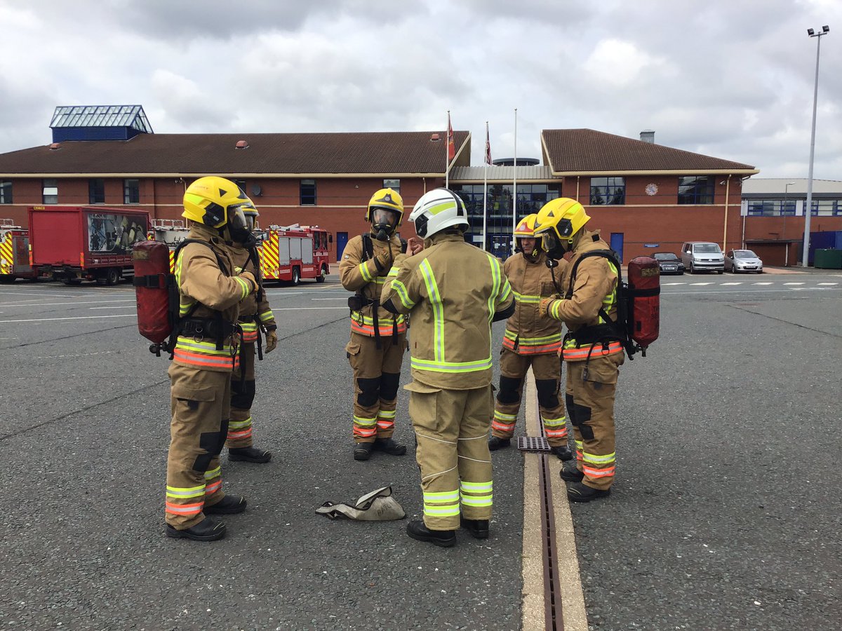 TwfrsT's tweet photo. First day of Breathing Apparatus training for our On Call Firefighters. Set familiarisation and travelling through smoke and darkness are the hot topics of the day! #BAShuffle #chopwell 🔥 https://t.co/QHtOLmUMSh