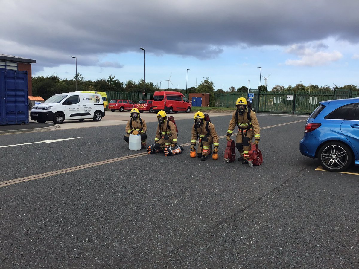 TwfrsT's tweet photo. First day of Breathing Apparatus training for our On Call Firefighters. Set familiarisation and travelling through smoke and darkness are the hot topics of the day! #BAShuffle #chopwell 🔥 https://t.co/QHtOLmUMSh