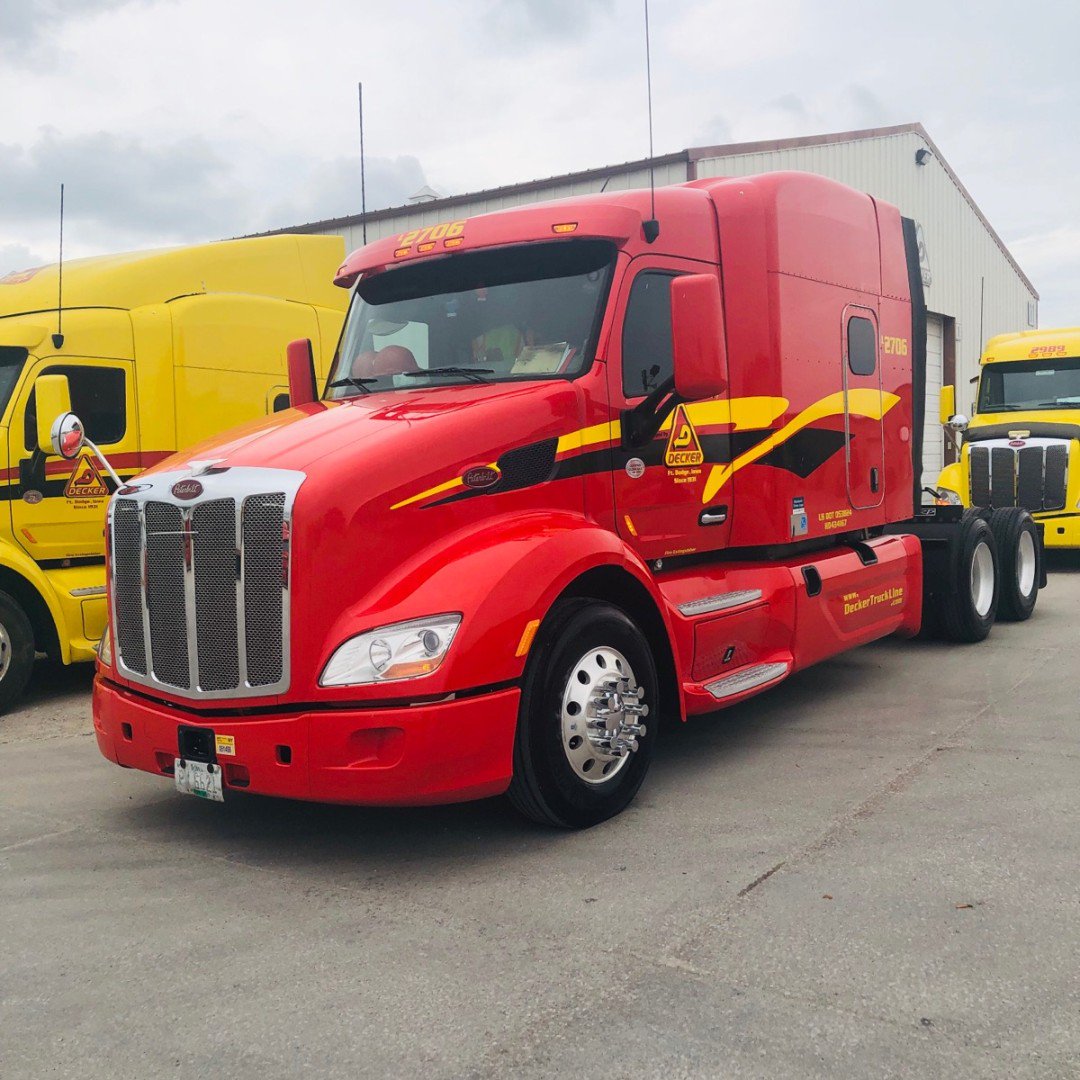DeckerTruckLine's tweet photo. Andrew Boggs (2989) and Eugene Pitts Jr. (L2706) out enjoying the cool air and down time at the Fort Dodge Terminal.
#driventobethebest #driverappreciationweek #ndaw #drivedecker #deckertruckline #whydecker #thankful4ourdrivers https://t.co/8JeY8bvS4K