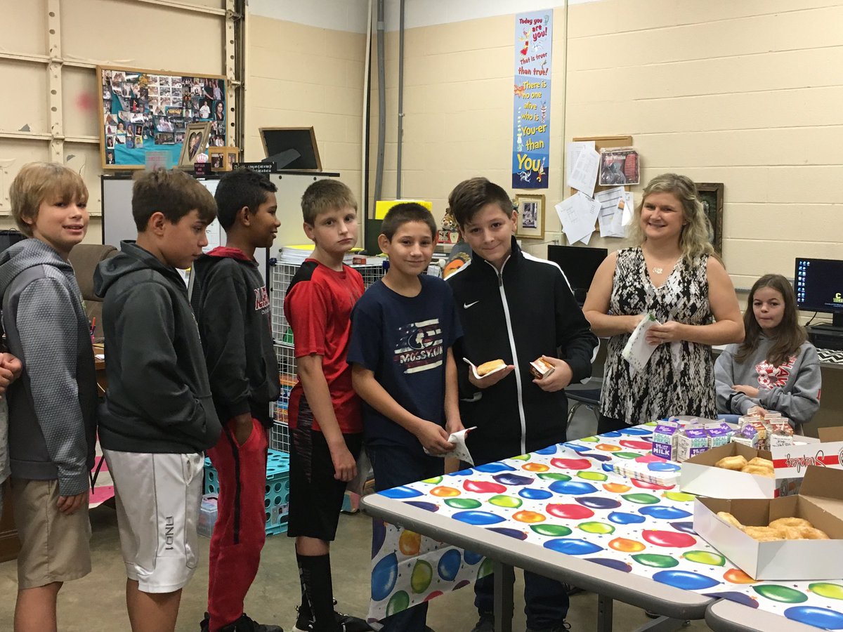 Tigerscms's tweet photo. It’s celebration time here in #TigerCountry! Our students work hard every day to grow and improve, and today several of our students got to celebrate some of the strides they have made this year academically! Way to go, Tigers! #TigerPride #MakingGrowth #MakingGains https://t.co/vw3gRKVbNr