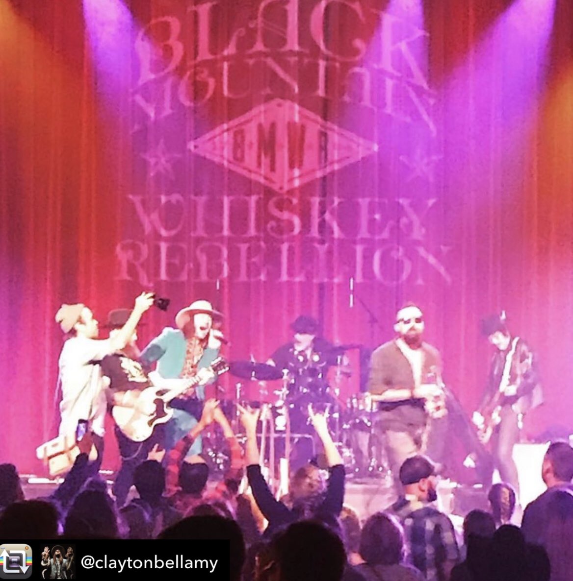 The wolves 🐺 were in the Palace Theatre #Calgary! <a href="/BlackMountainW4/">Black Mountain Whiskey Rebellion</a> performs with <a href="/claytonbellamy/">Clayton Bellamy</a> during #CCMA week ⭐️✨ Star studded 🙌🏻 <a href="/CCMAofficial/">CCMA</a>