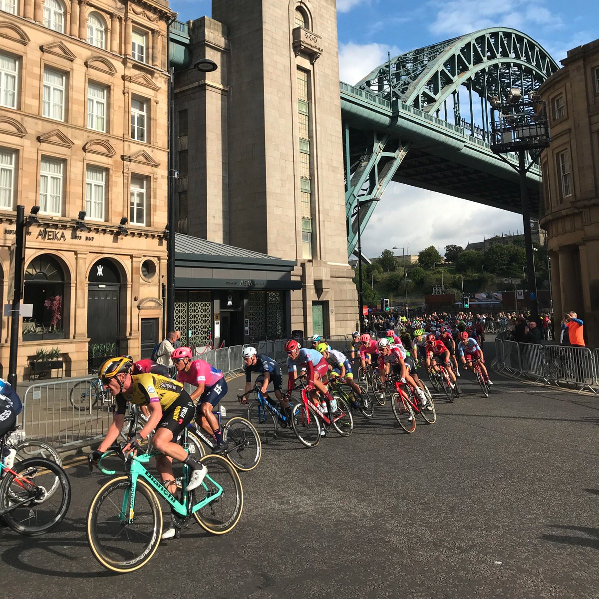 Smith_Creative's tweet image. Capping off a superb weekend of sport in the North East, a few of the team headed down to Quayside to cheer on the @TourofBritain riders through the end of stage 3. 🚴‍♂️👏 #OVOToB #Newcastle